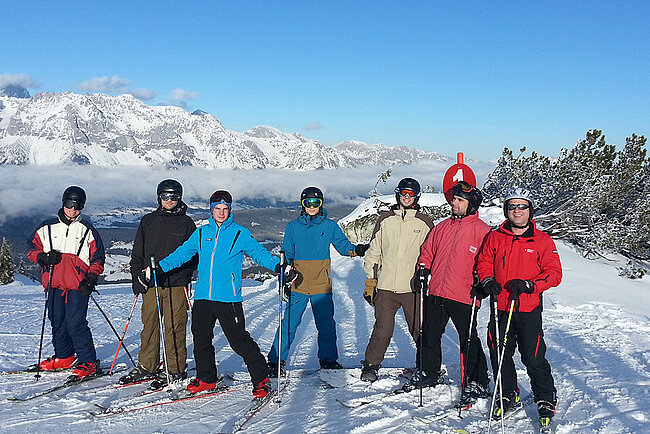 Gruppenfoto der Snap-Consulting MitarbeiterInnen beim Skifahren 