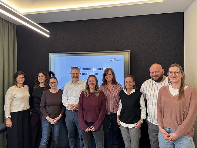 Ein Gruppenfoto von unseren Mitarbeiter*innen bei einem Workshop