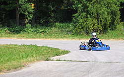 Ein Kart in der Kurve