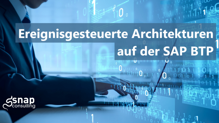 als Hintergrund ein Mann im Anzug der auf einem Laptop schreibt, im Vordergrund die Überschrift "Ereignisgesteuerte Architekturen auf der SAP BTP"