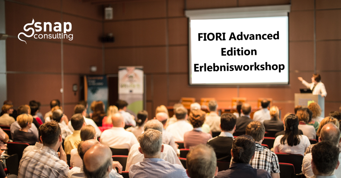 Vorlesung mit vollem Publikum, auf der Tafel steht "FIORI Advanced Edition Erlebnisworkshop"
