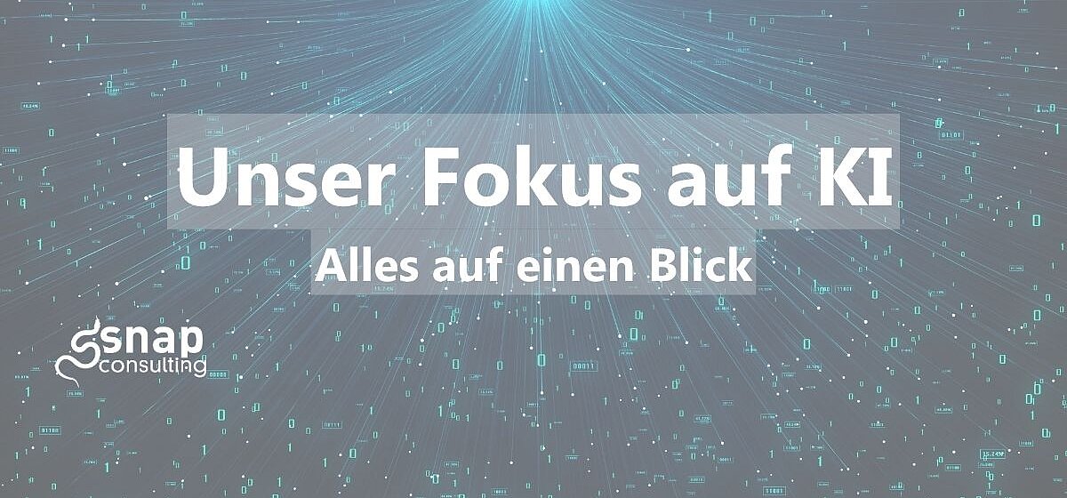 Binärer Code im Hintergrund, darauf die Überschrift "Unser Fokus auf KI - Alles auf einen Blick"