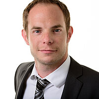 ein Portraitbild von Sascha Siegmeth.