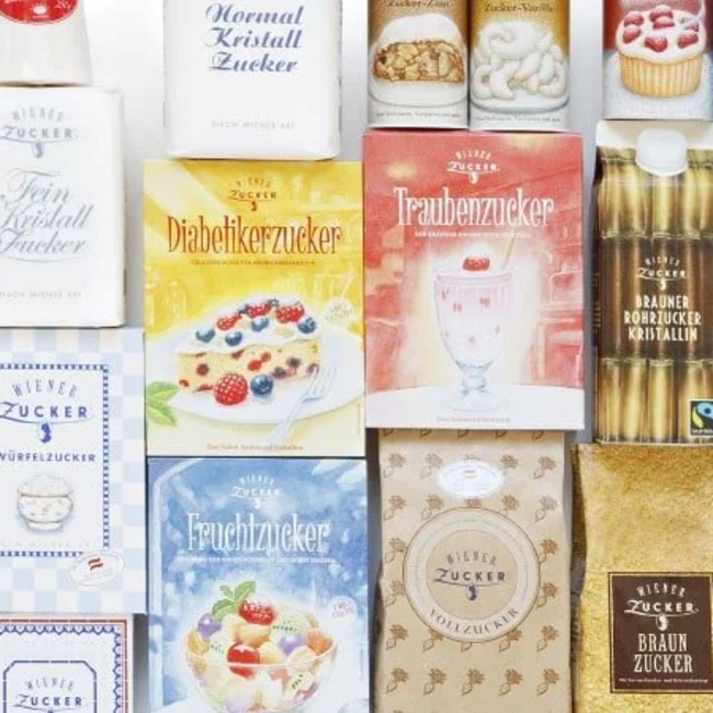 Viele verschiedene Zuckerverpackungen und Marken aus der Vogelperspektive