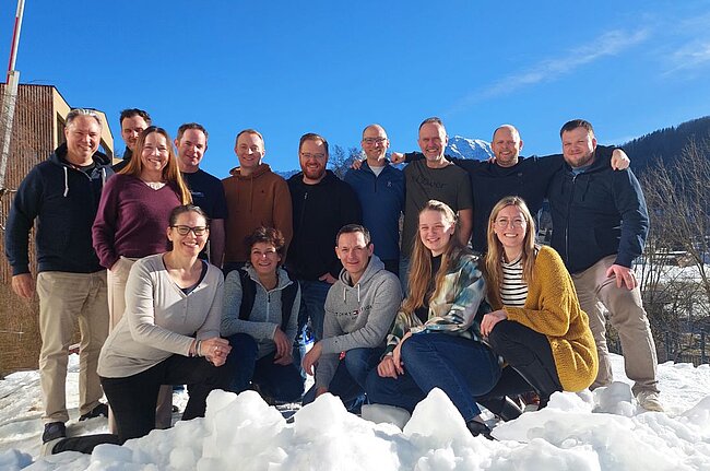 ein Gruppenfoto von unserem snapWARE Team im Schnee